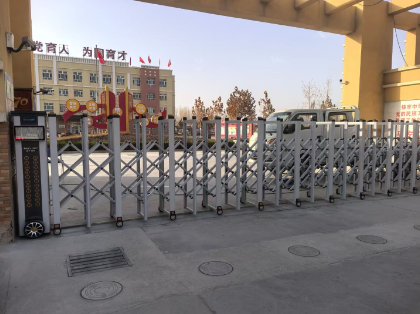 英龍智能電動伸縮門 祥云22189-A 進(jìn)駐新疆阿克蘇溫宿縣第一高級中學(xué)